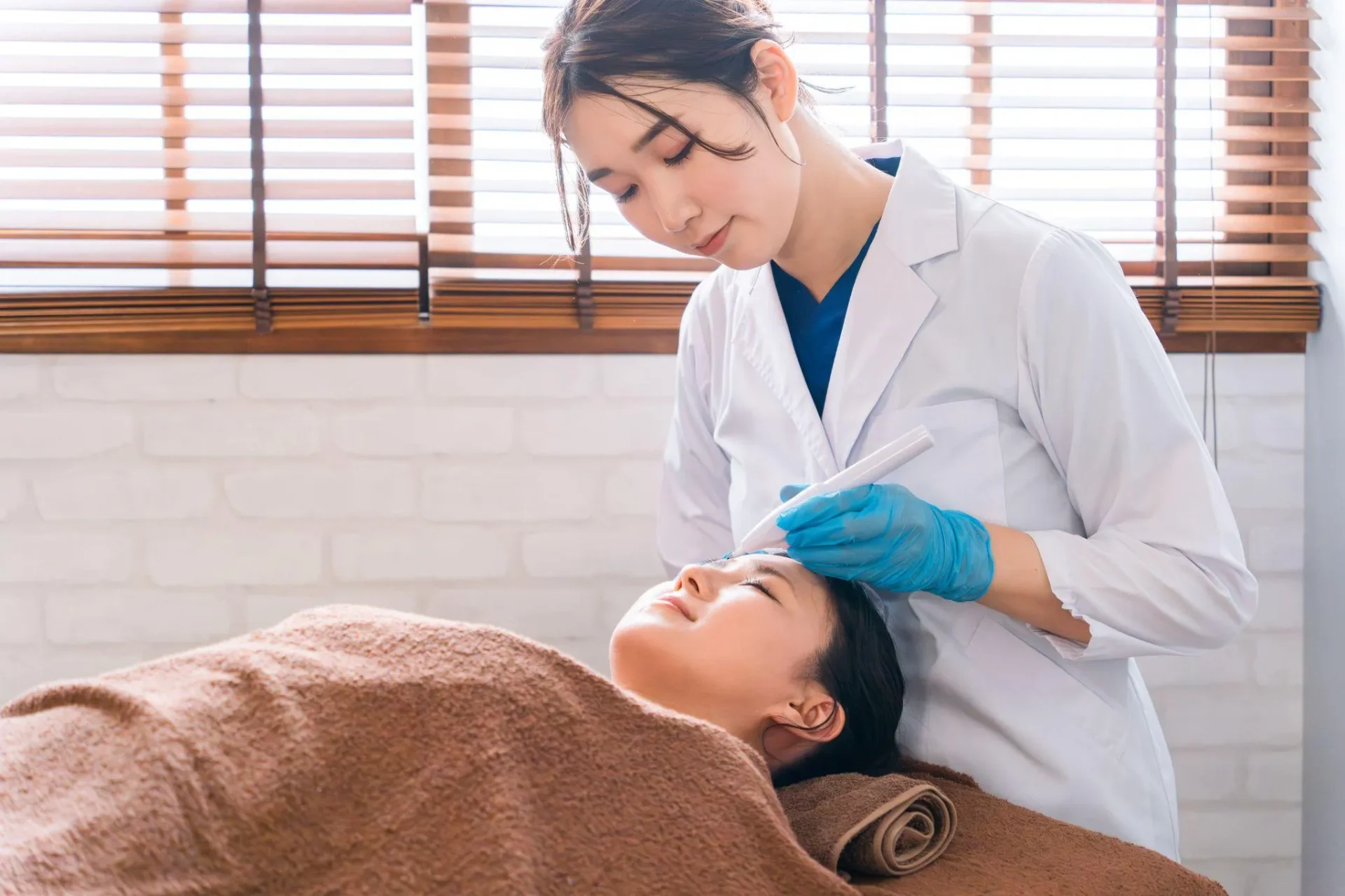 眉アートメイクの施術方法